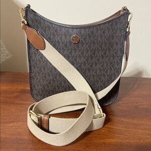 MICHAEL KORS Briley Signature Logo Crossbody Bag